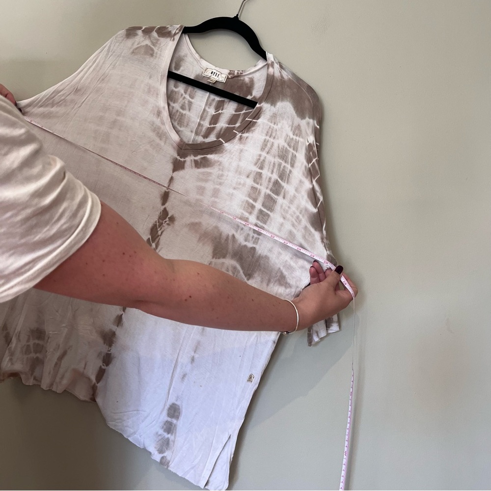 NYTT V-Neck Top - Picture 5 of 5